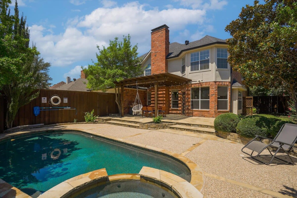 Spacious & Cozy Texas Gem with Private Pool — Plano, TX — vacation rental