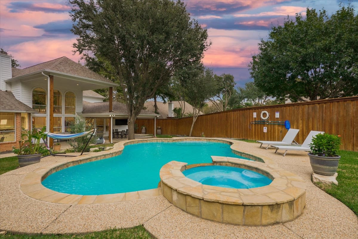Spacious and Luxury Home w/ Cinema Room and Pool — Grand Prairie, TX — vacation rental