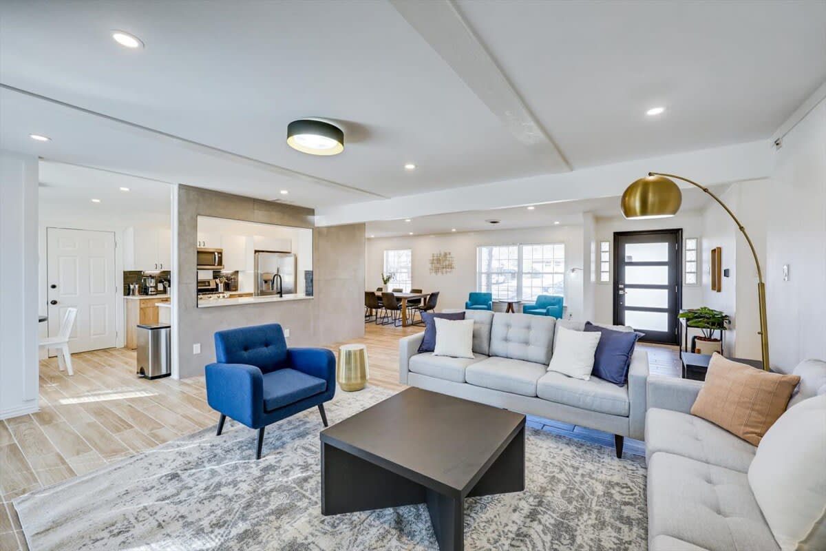 Stunning Dallas Home w Beautiful Yard, Big Groups — Dallas, TX — vacation rental