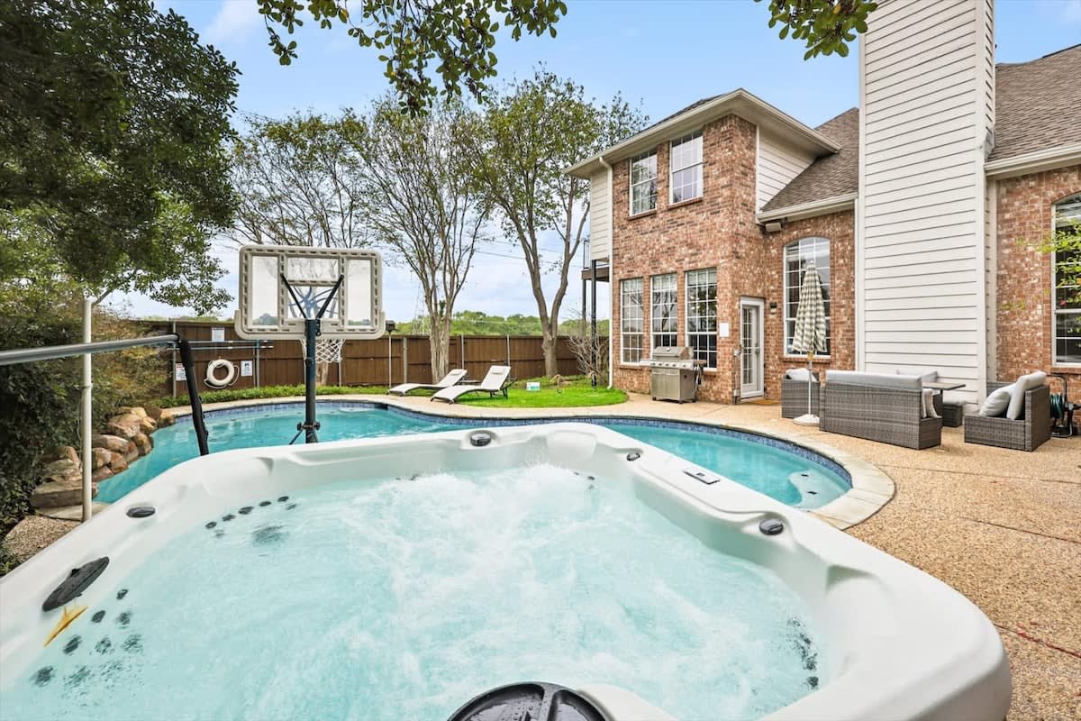 Grand Gem for Large Groups: Pool, Cinema, Playroom — Carrollton, TX — vacation rental