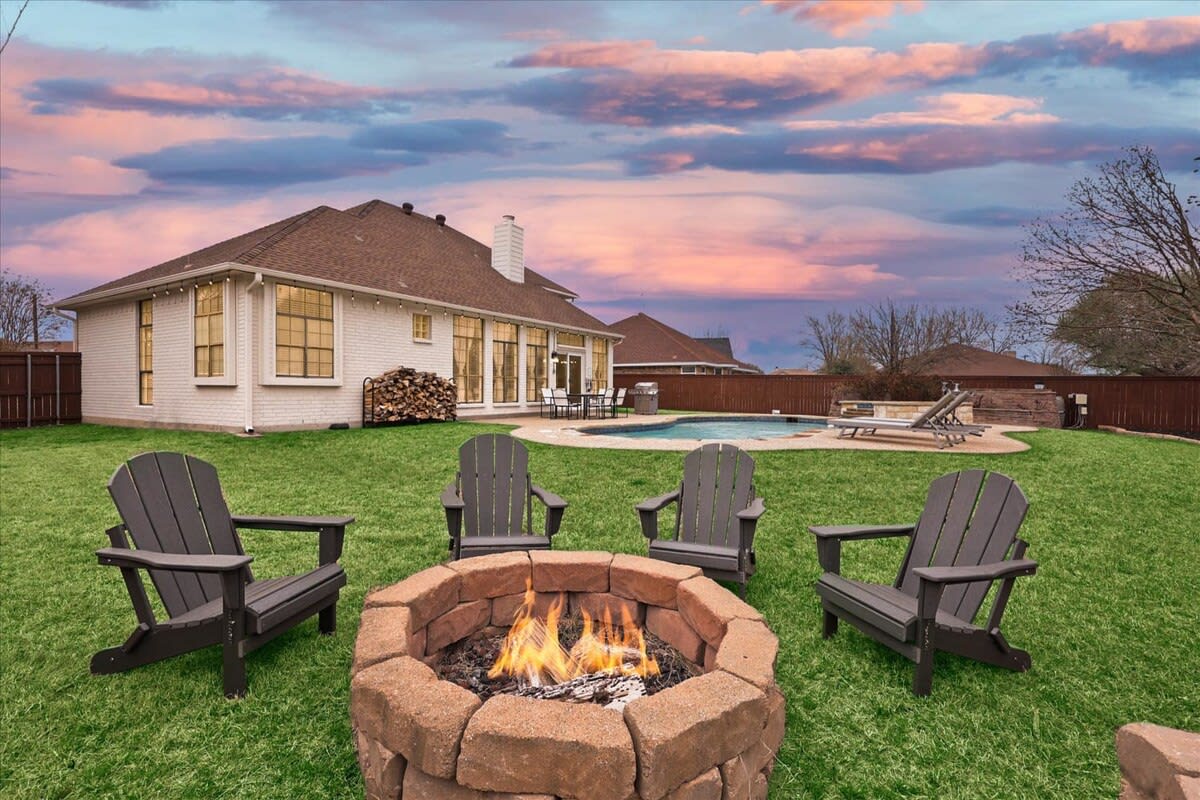Southern Living At Its Best-Pool, BBQ — Waxahachie, TX — vacation rental