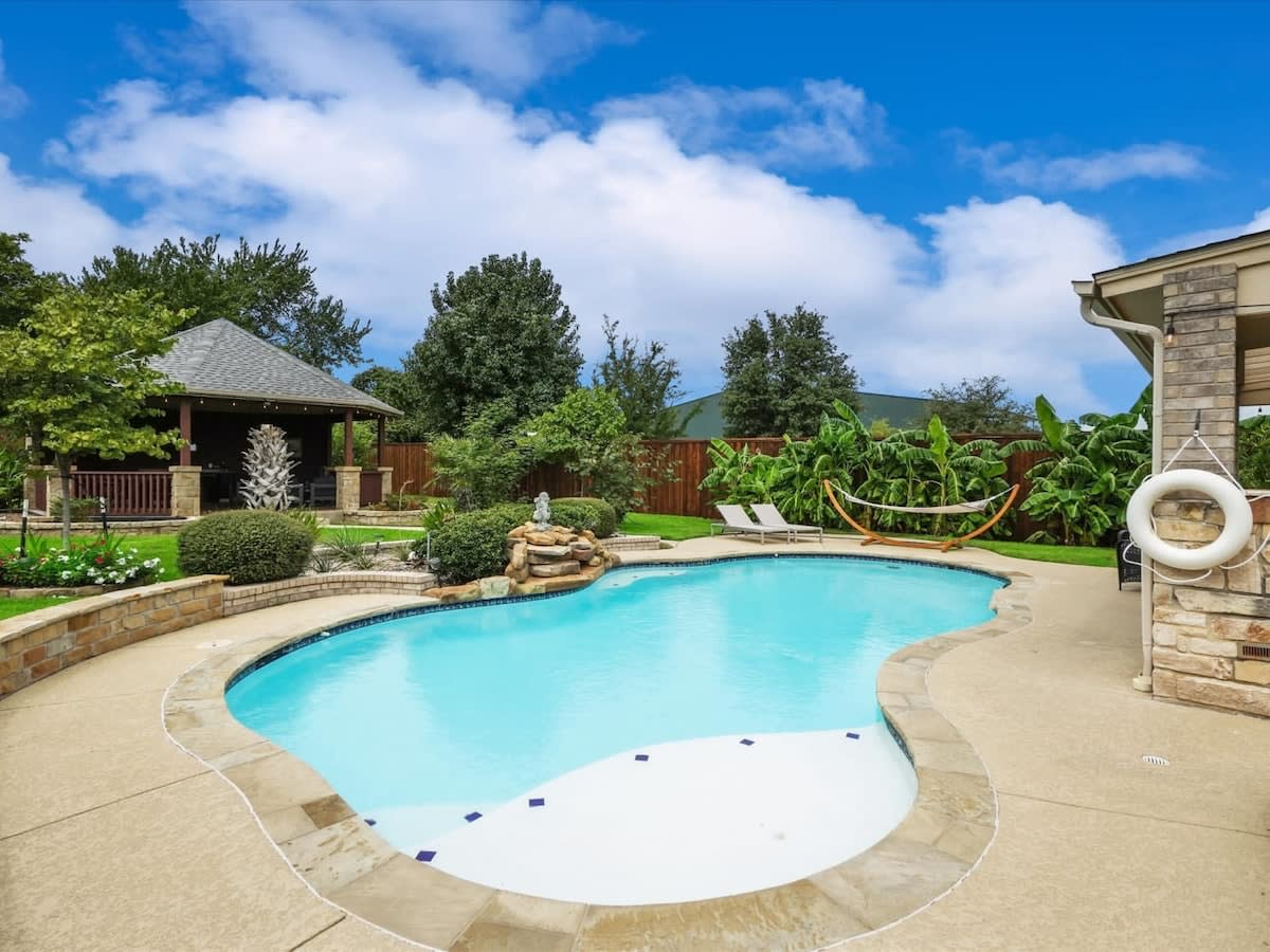Luxury4000sqft,Hot Tub,Games,Cinema,FTWorth,ATTST — Kennedale, TX — vacation rental