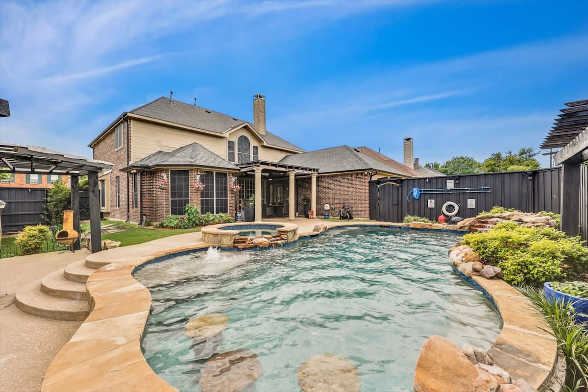 Creekside Charm w/ Pool, Backyard Oasis, Patio — Plano, TX — vacation rental