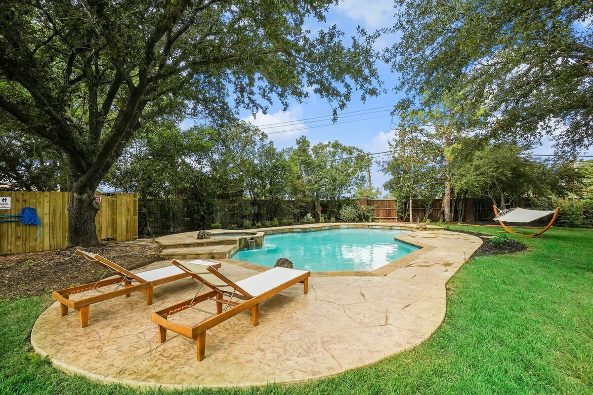 Tropical Pool Oasis - 5 BR, Foosbal, Cinema — Flower Mound, TX — vacation rental