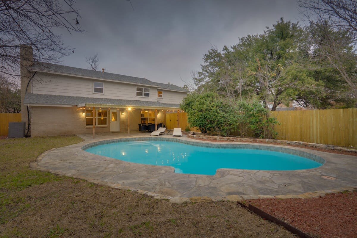Heart of Dallas - Mansion with Backyard Pool Oasis — Dallas, TX — vacation rental