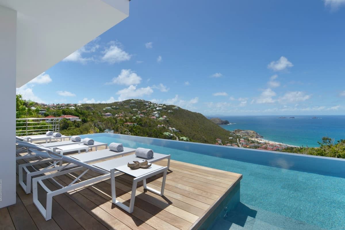 Lavish Villa with Overflow Pool