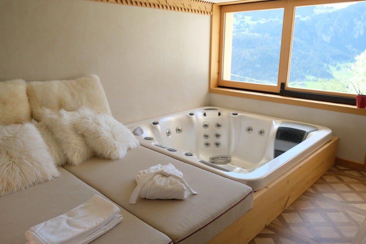 GST103 Ann Bouv Chdx