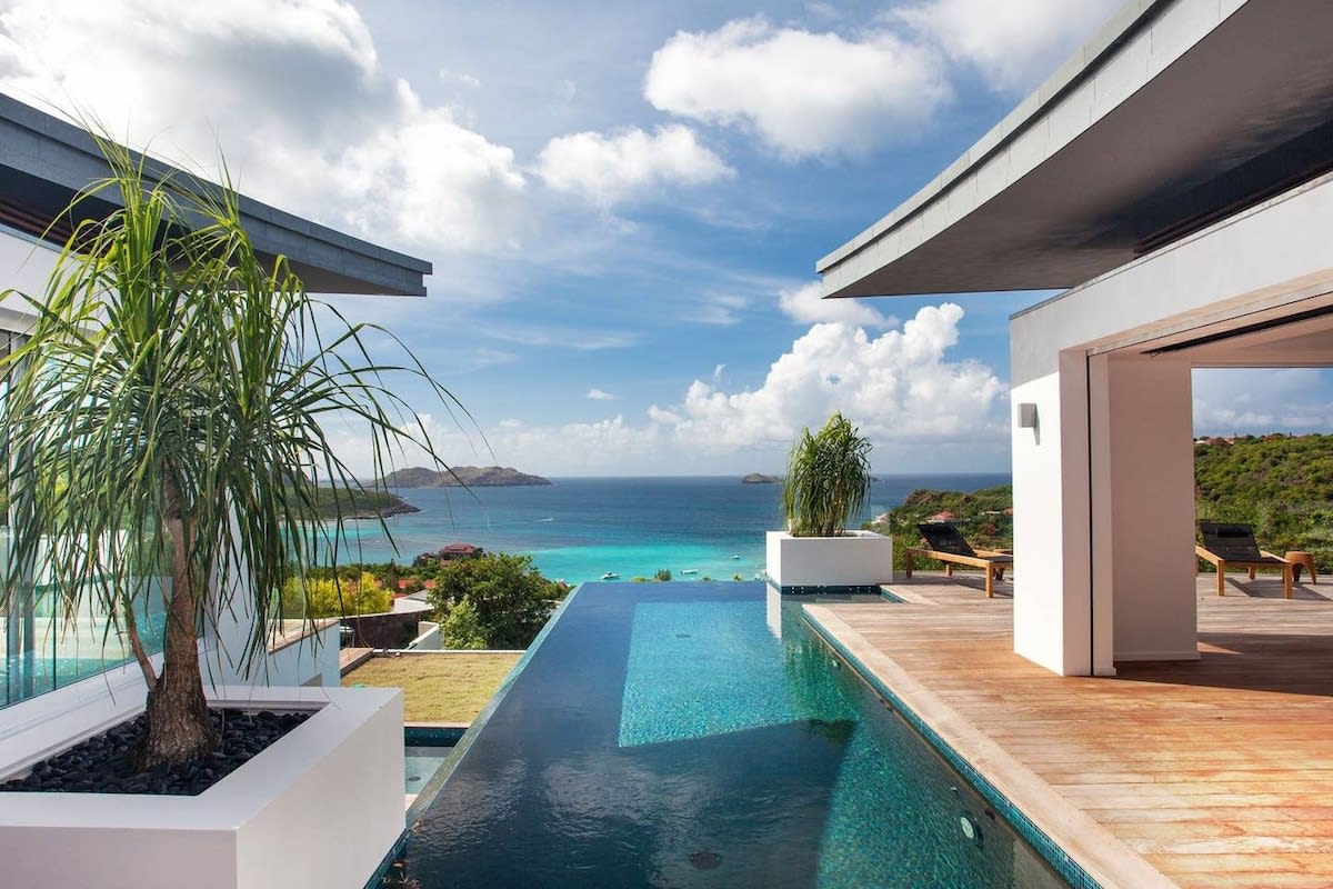 Luxurious Villa with Ocean Views