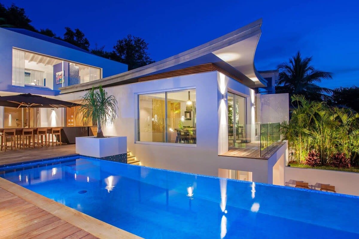Luxurious Villa with Ocean Views 5