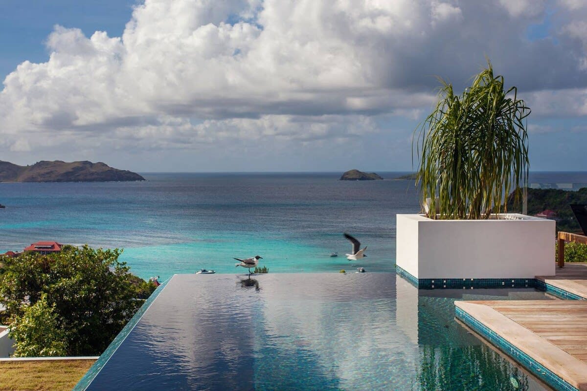 Luxurious Villa with Ocean Views 2