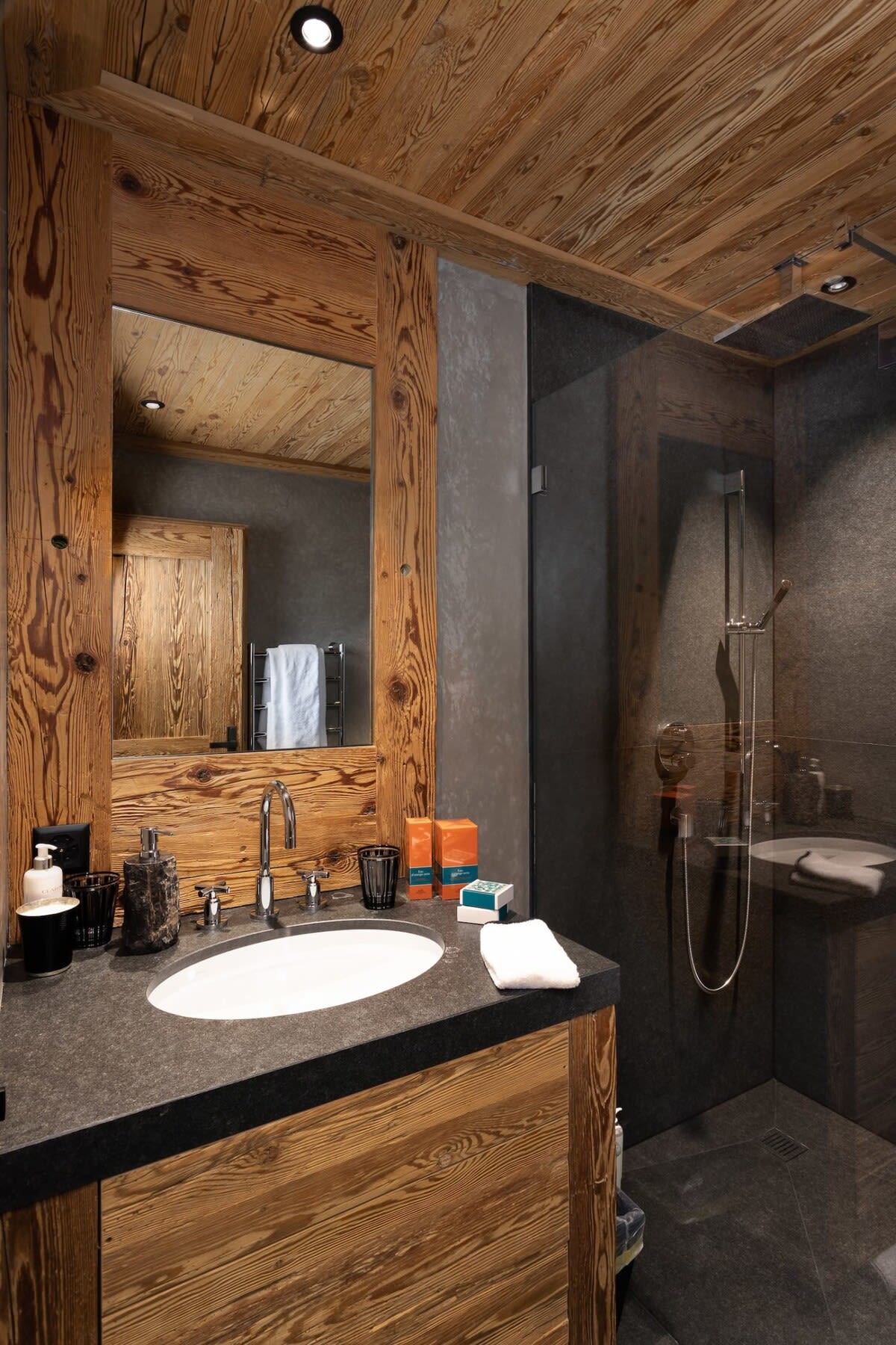 Private Pool & Spa Chalet with Stunning Views :)