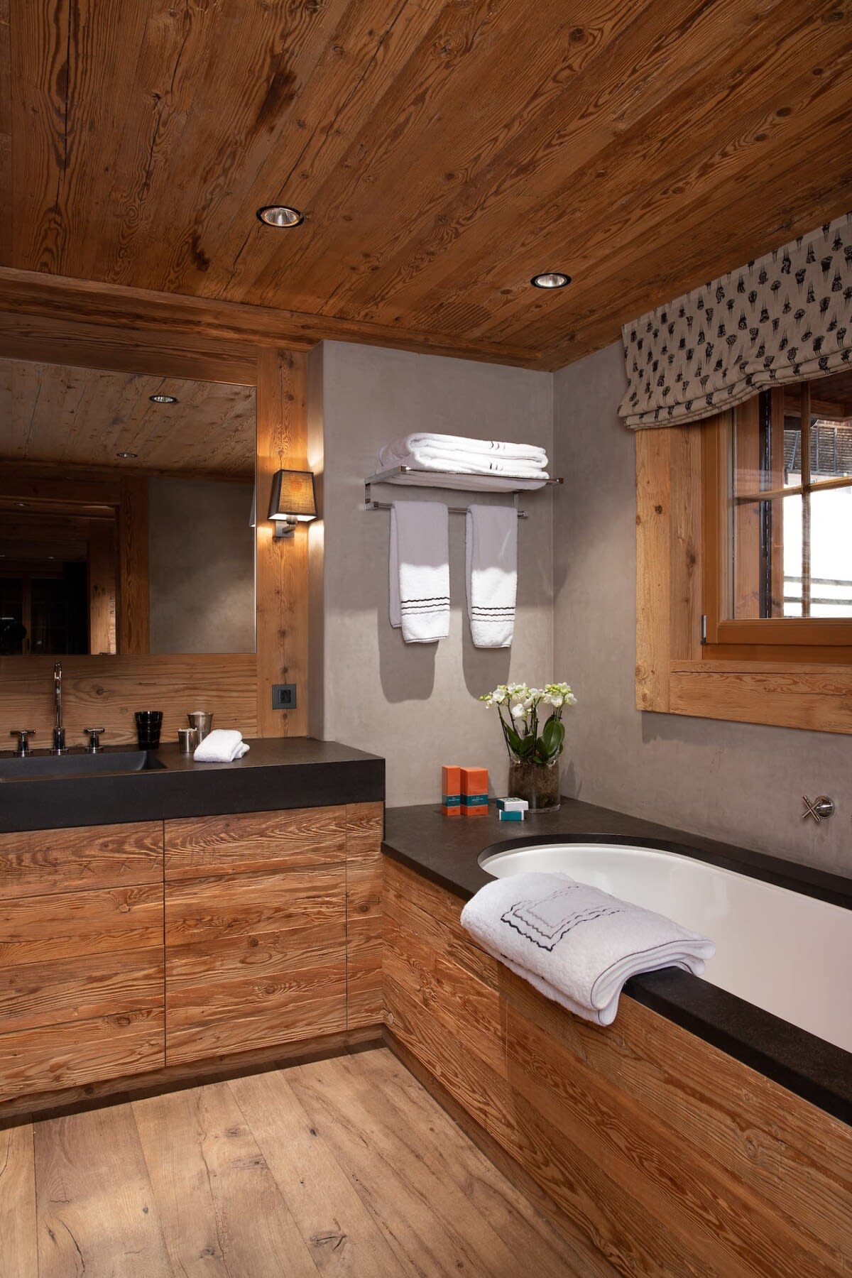 Private Pool & Spa Chalet with Stunning Views :)