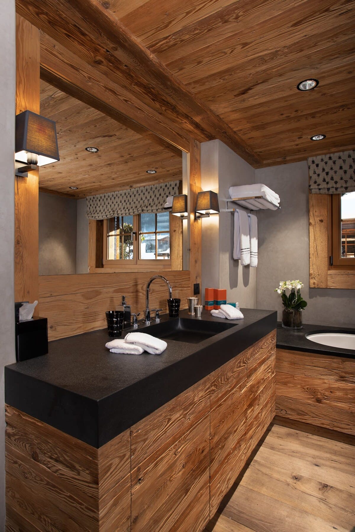 Private Pool & Spa Chalet with Stunning Views :)