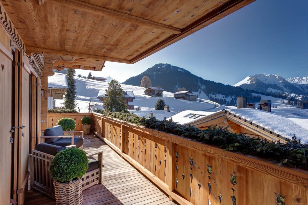 Private Pool & Spa Chalet with Stunning Views :)