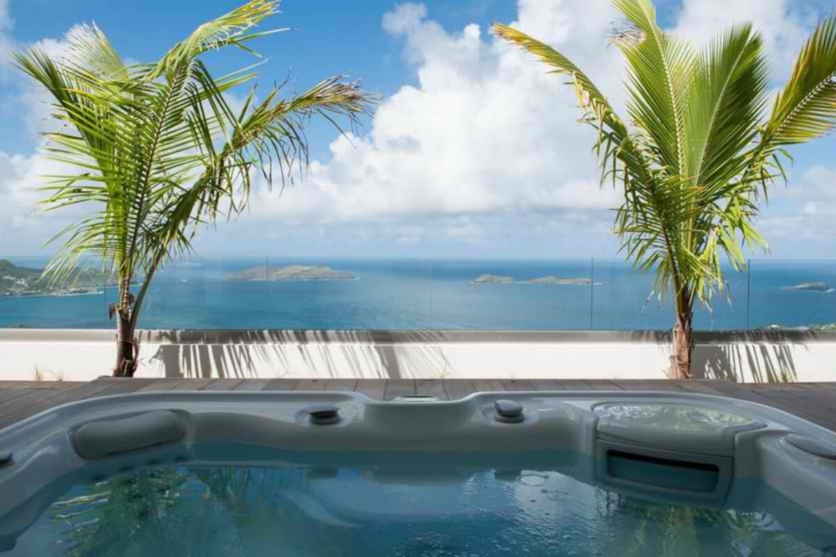 Sparkling Water Villa with Calming Ocean Views 4