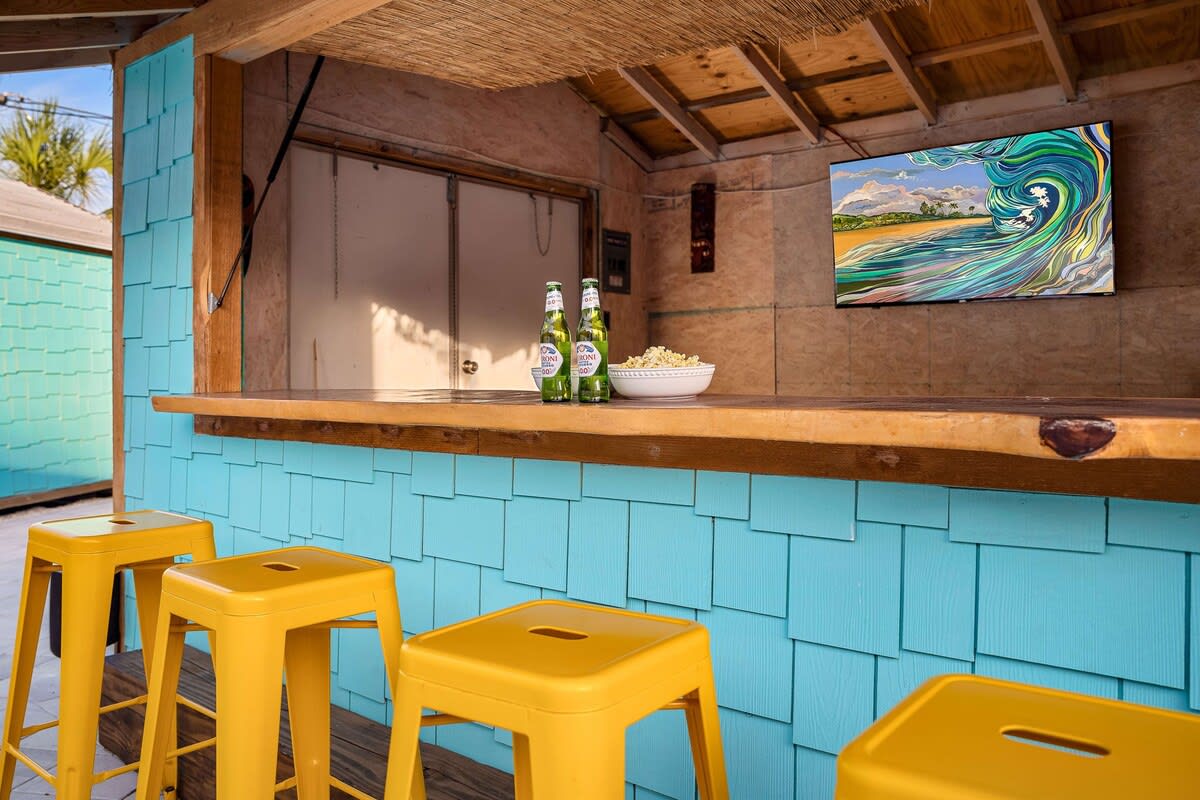 Serve the crew some snacks at our Tiki bar!