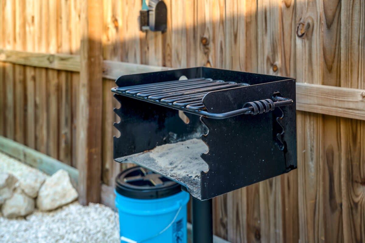 Outdoor charcoal picnic grill
