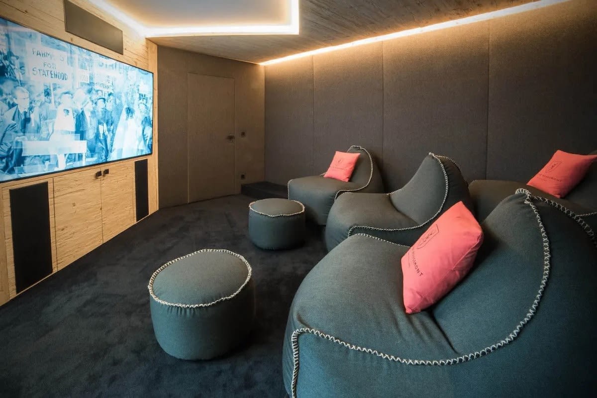 GST052 Hotel Rougemont