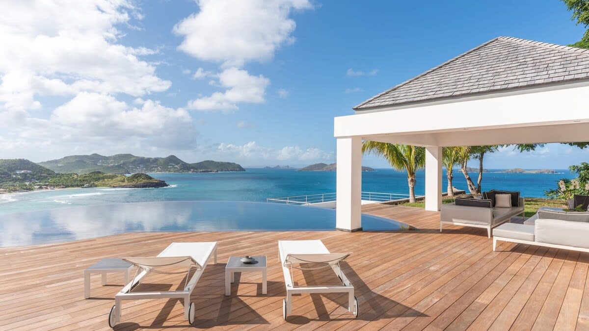 Grand Classic Villa with Stunning Islands Views 2