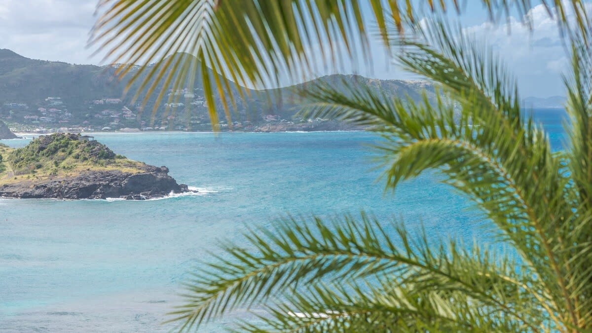 Grand Classic Villa with Stunning Islands Views 6