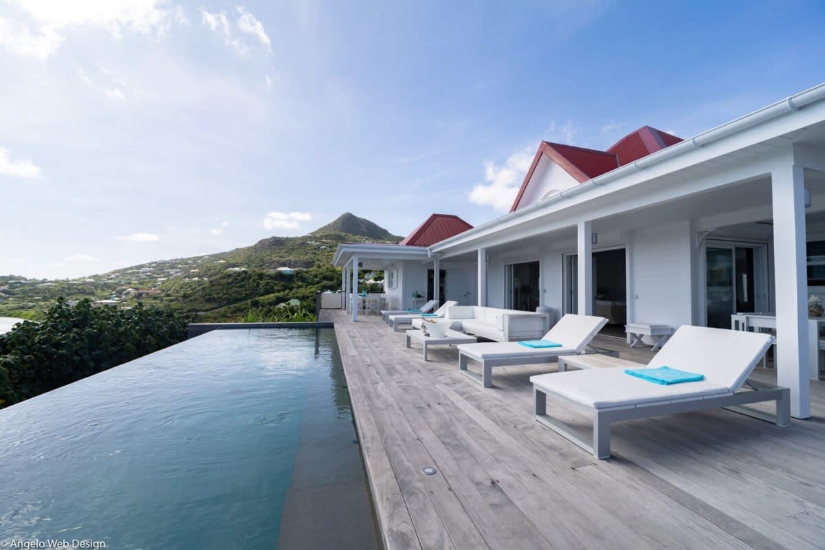 Relaxing Deluxe Villa to Enjoy Nature and the Seas 3