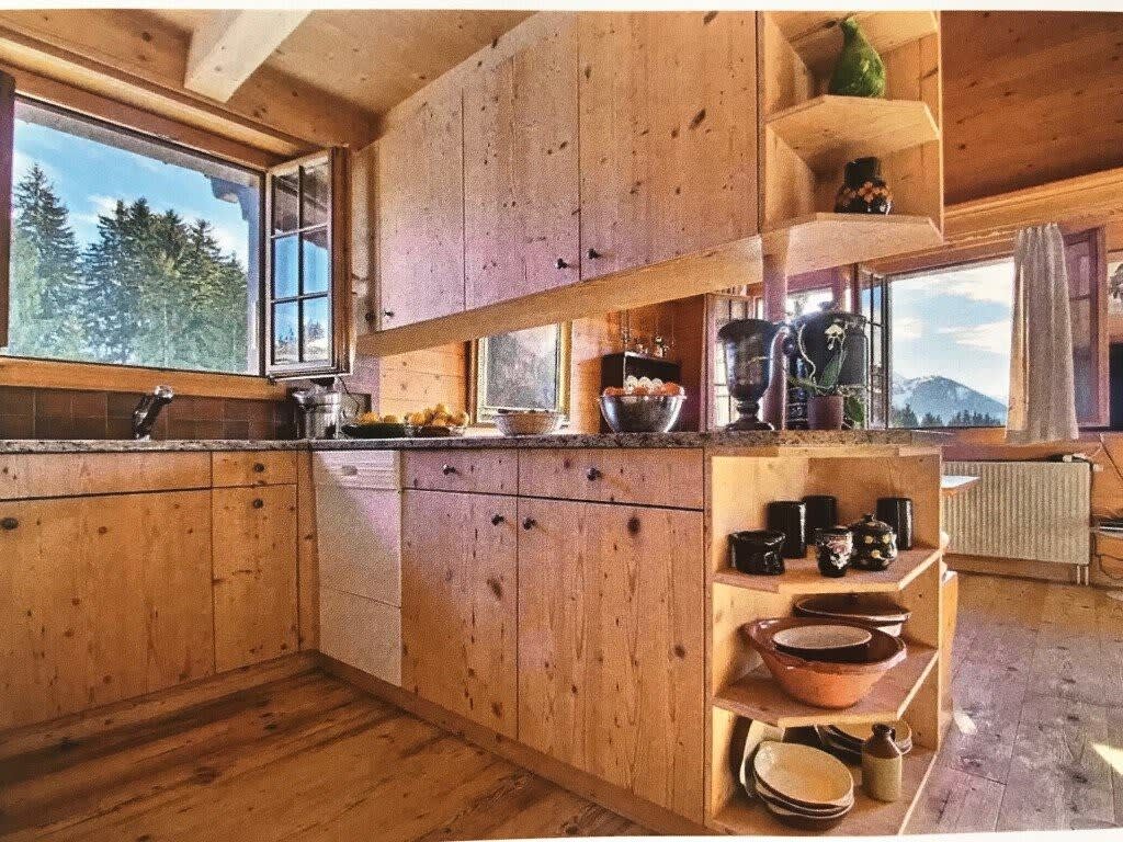 GST115 Carole Lambis