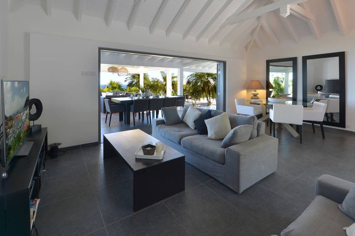 Contemporary Villa with Ocean Views Vitet 6