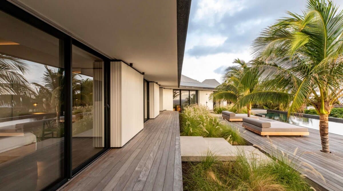 Luxurious villa with modern Architecture and refined interiors 6