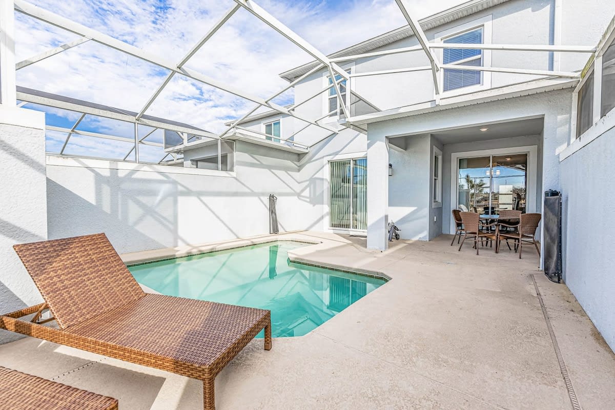 Resort Stay: Private Pool, 10 minutes to Disney in Reunion, FL