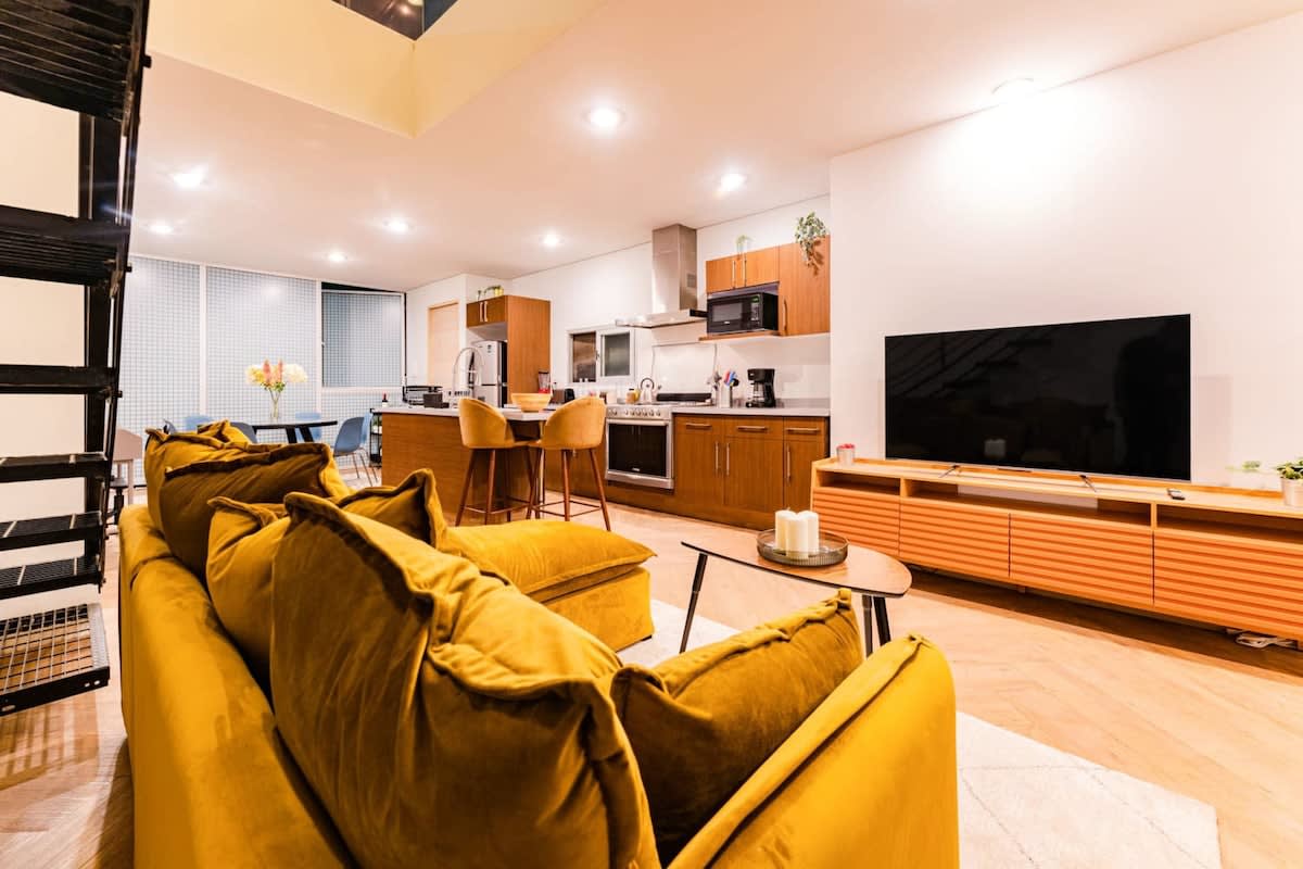 Stylish Condo w/ Patio Near Angel of Independence and Zocalo Square — Ciudad de México, Ciudad de México — vacation rental