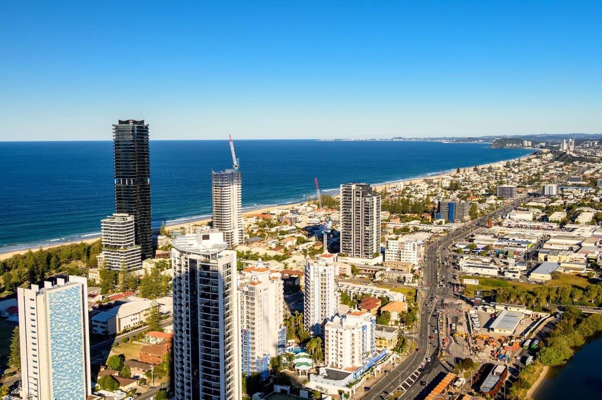 Indulge in stunning panoramic views from this 44-storey high apartment in the heart of Broadbeach. Stay cool with air conditioning as you soak up the vibrant atmosphere of the nearby casino.
