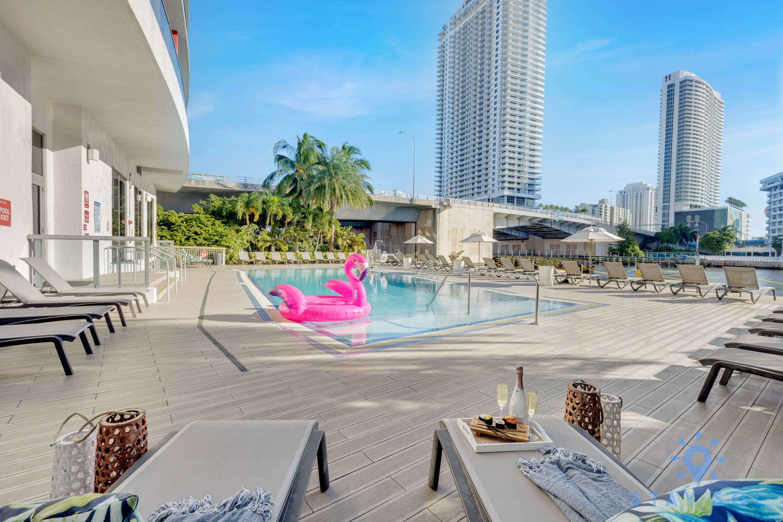 Resort Apt, infinity Pool, Balcony Views - Photo 1