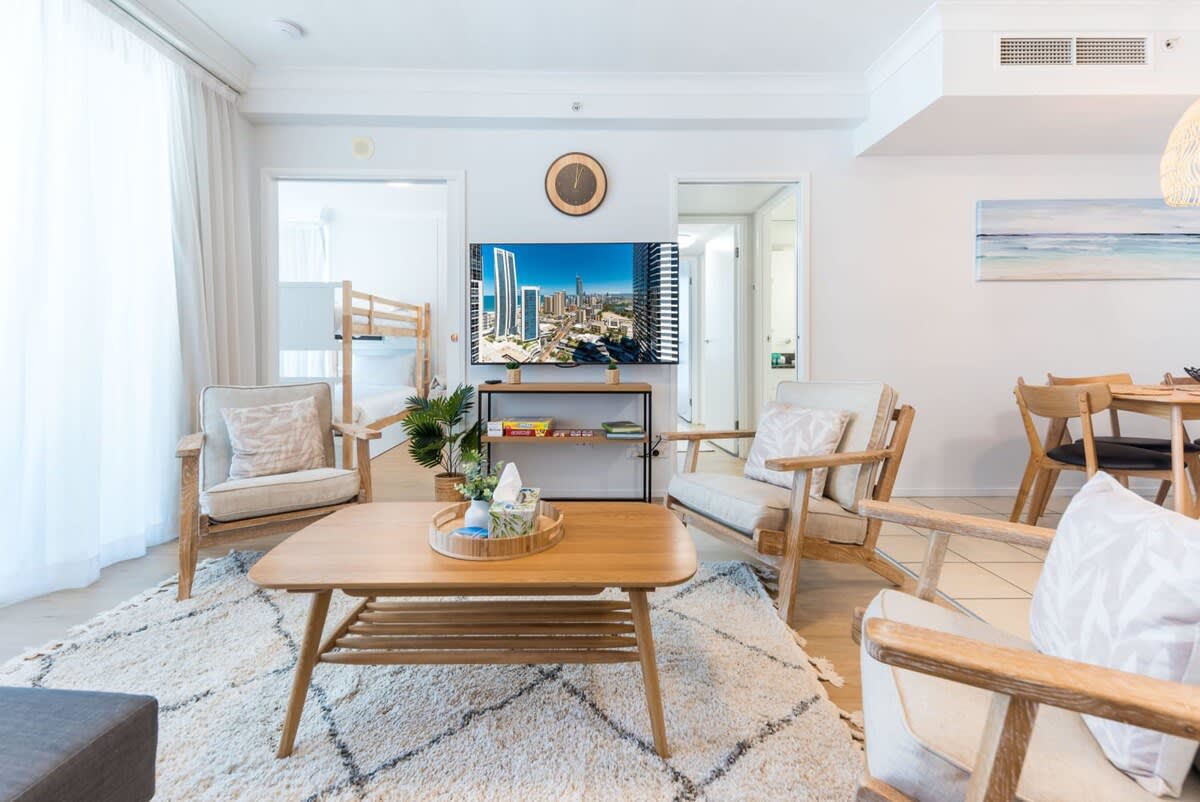 The thoughtful coastal inspired interior design, as well as added inclusions like Wi-Fi, ducted air conditioning, and a washing machine and drier, are sure to make guests feel at home the second they walk through the door.