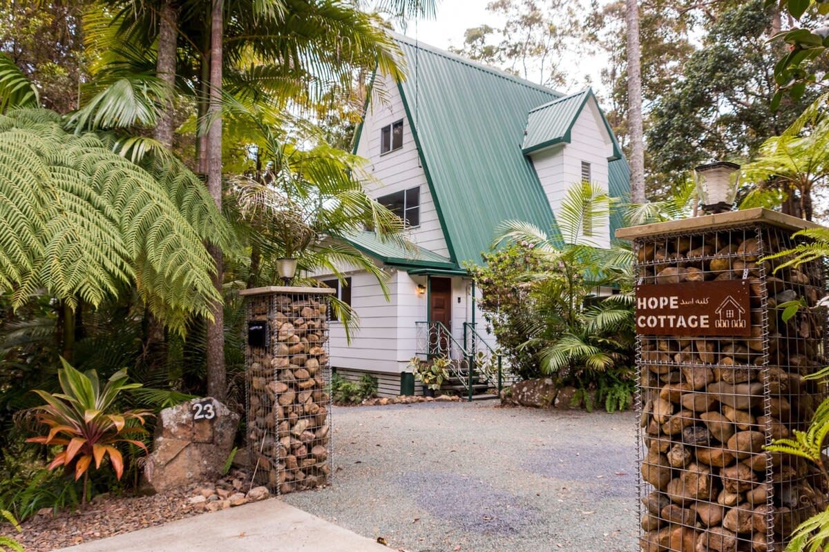This home is the perfect combination of storybook charm and modern features. With a unique positioning that offers stunning views of the surrounding rainforests and easy access to a variety of bush walks right from your backyard, this is the perfect space to reconnect with nature and make treasured memories.