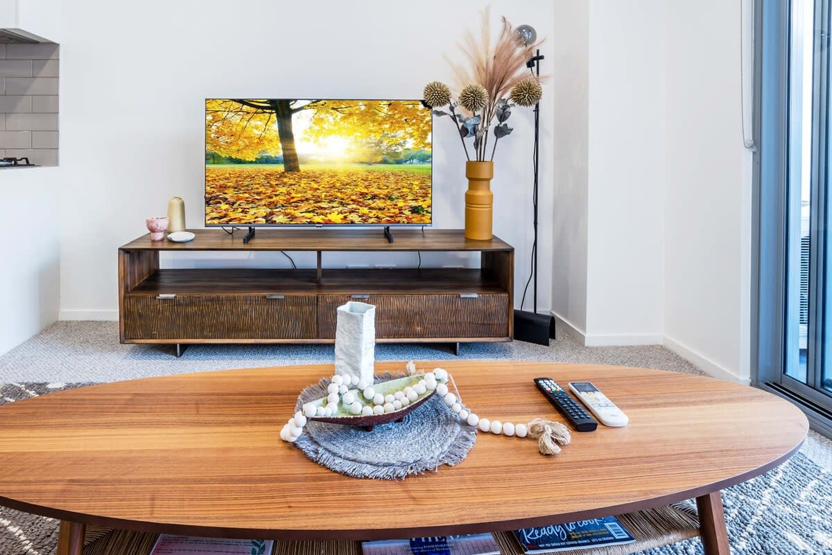 TV with free-to-air and streaming