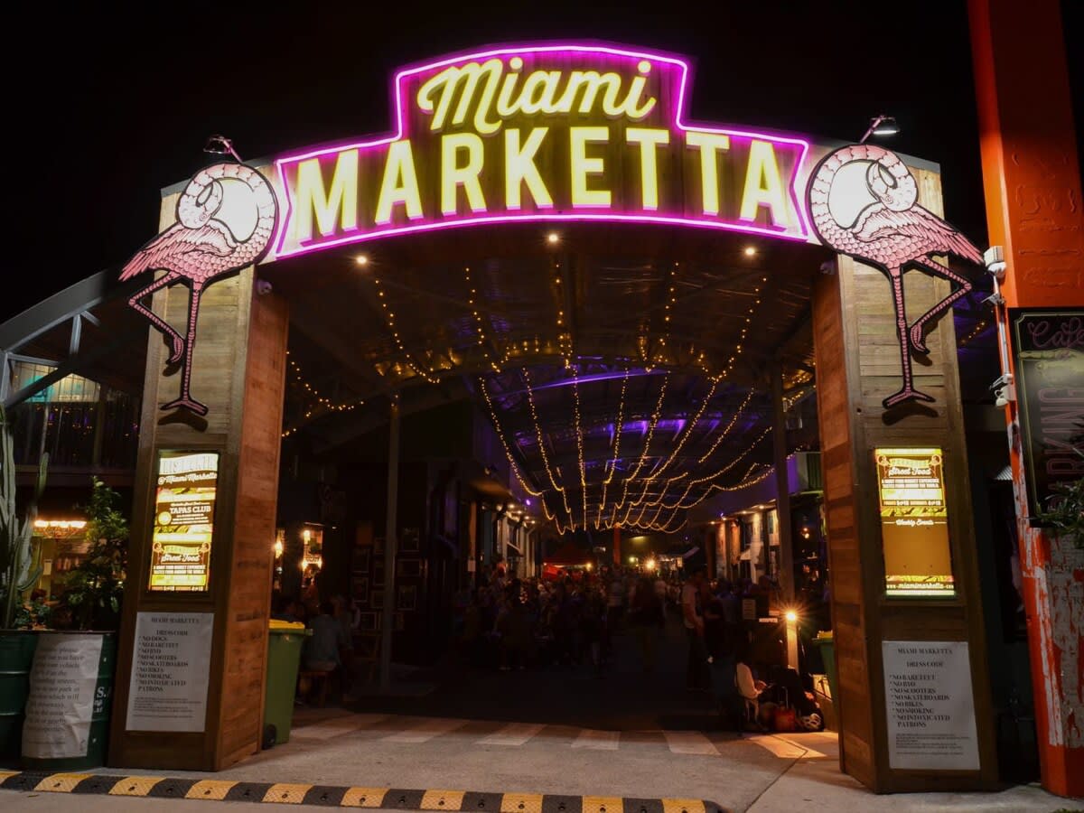 Miami Marketta offers nfussy indoor & outdoor night market with live music offering global street fare, cocktails & beer.
