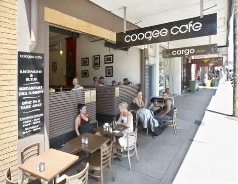 Relaxed mornings at one of Coogee's many Cafès 