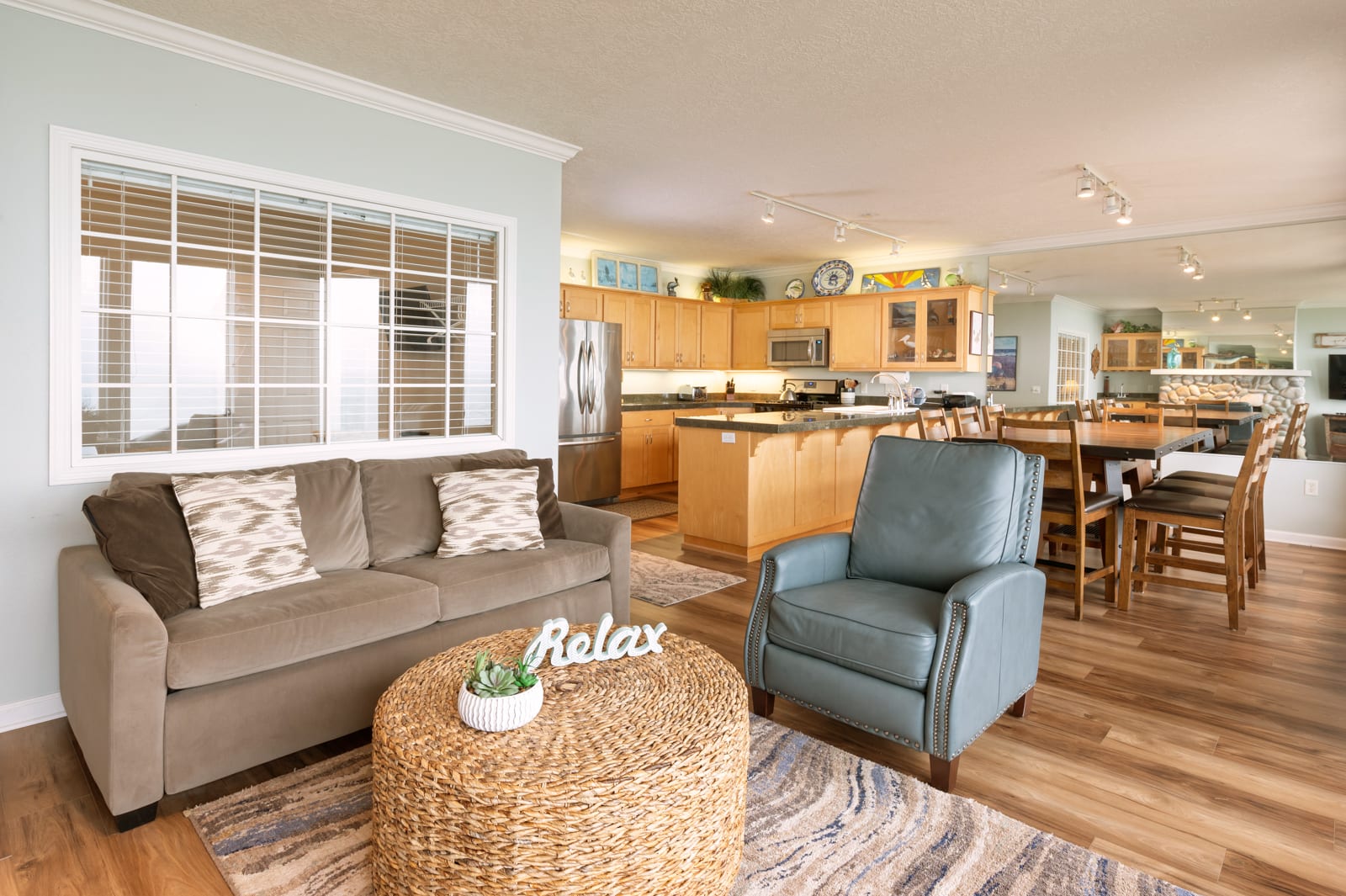 Coastal Breakers, Oceanfront Living Room