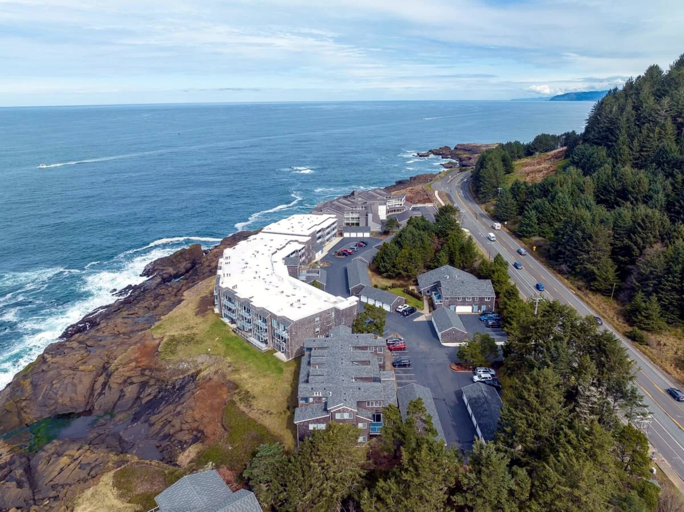 Oceanfront & Whale Watching | Coastal Breakers