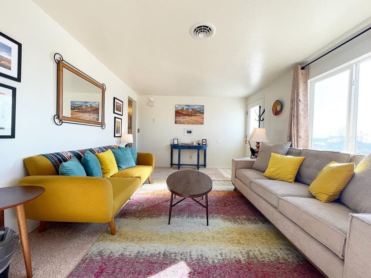Large family home with big backyard! Near Zion National Park! Sleeps 10! — Kanab, UT — vacation rental