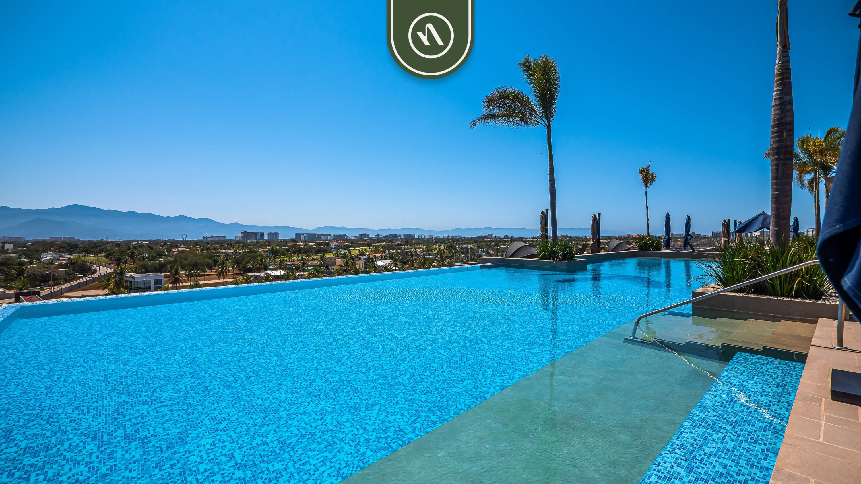 Cozy Apt with Private Terrace - Pool - King Beds
