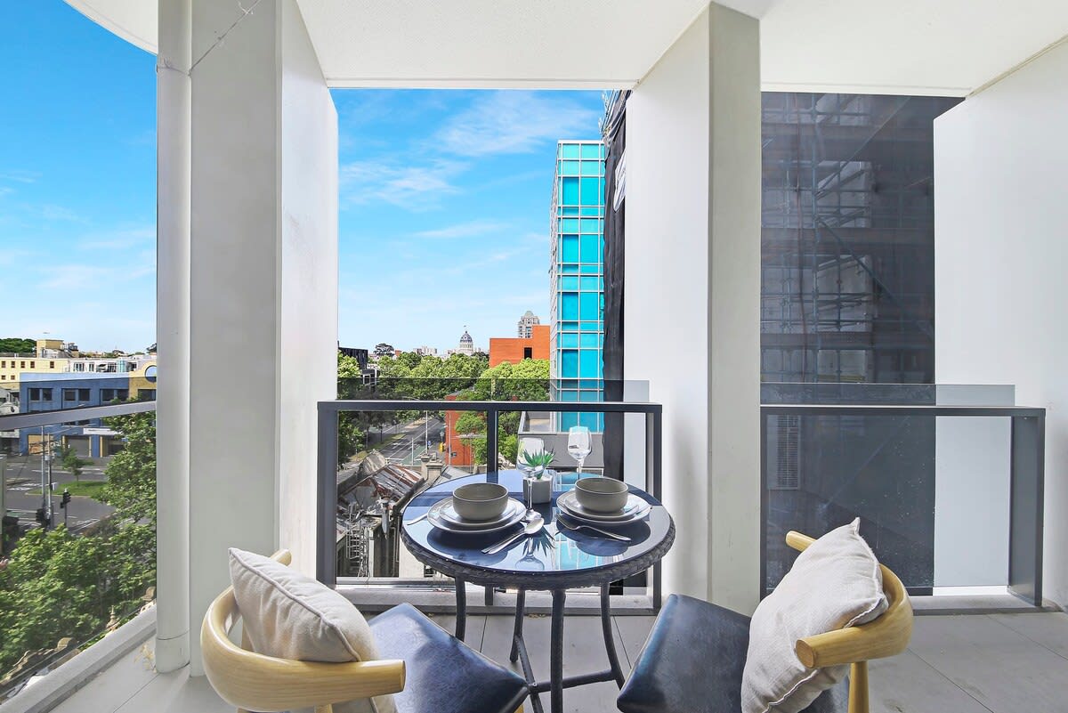 A Stylish & Cozy 2BR Apt Near Melbourne Central — Carlton, Victoria — vacation rental