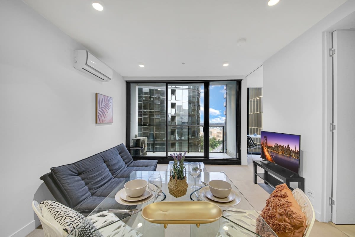 A Cozy CBD Apt Near Melbourne Central, City Views β Melbourne, Victoria β vacation rental