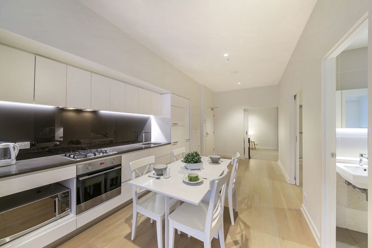 Spacious 3BR Apt for 8 Near Queen Victoria Market — Melbourne, Victoria — vacation rental