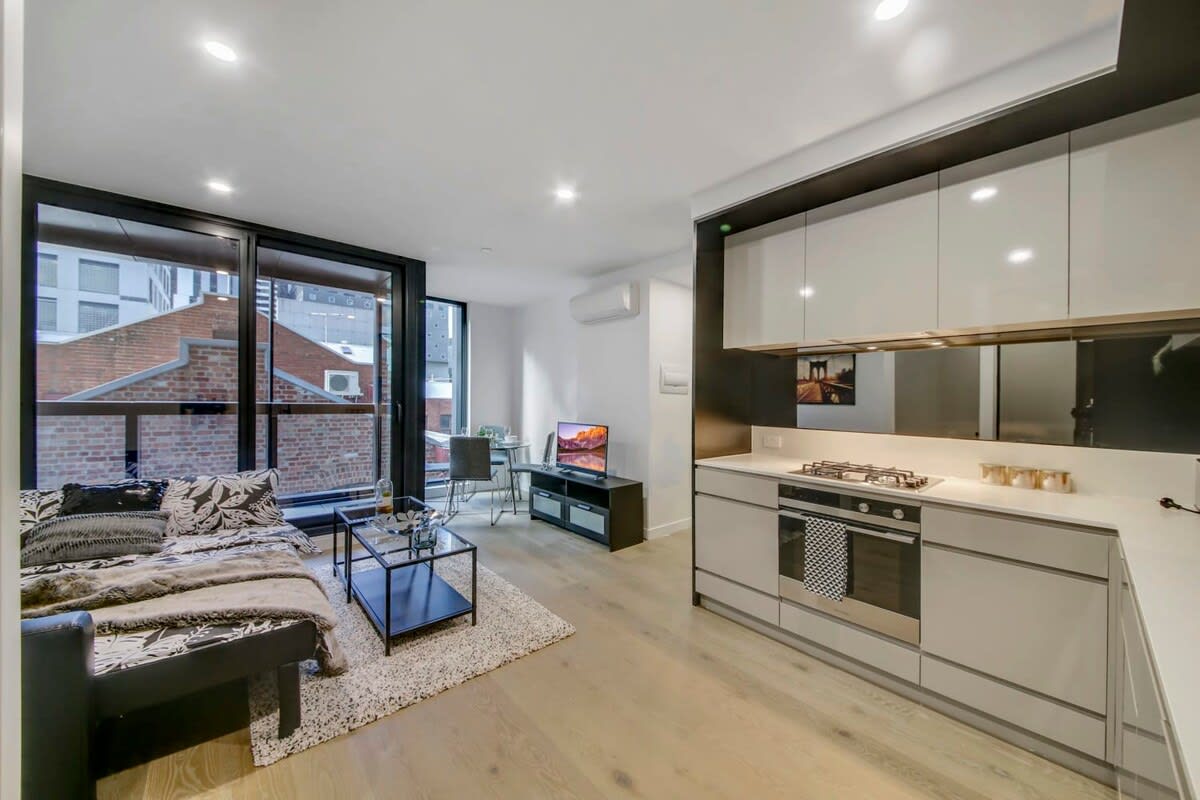 Stylish 2BR Apt, 5 Mins to Melbourne Central — Melbourne, Victoria — vacation rental