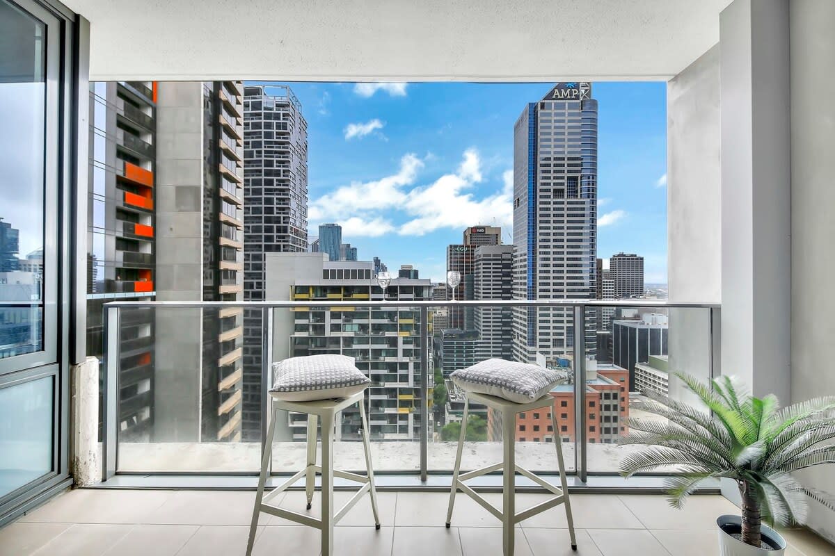 Comfy 2BR Apt Near Southern Cross with City Views — Melbourne, Victoria — vacation rental