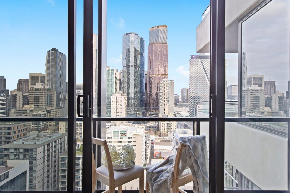 Apt Near Southern Cross, City Views, FREE Parking — West Melbourne, Victoria — vacation rental