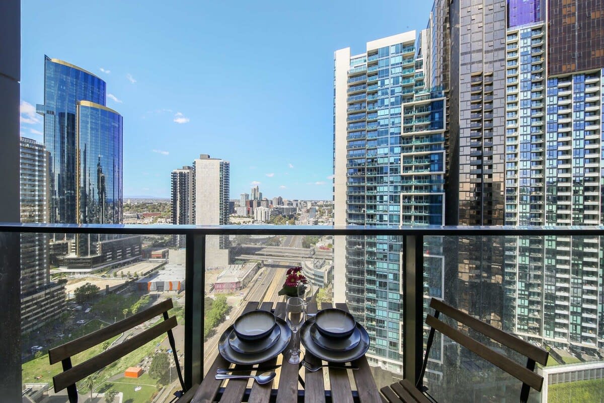 A Stylish 2BR Apt with City Views in Southbank β Southbank, Victoria β vacation rental