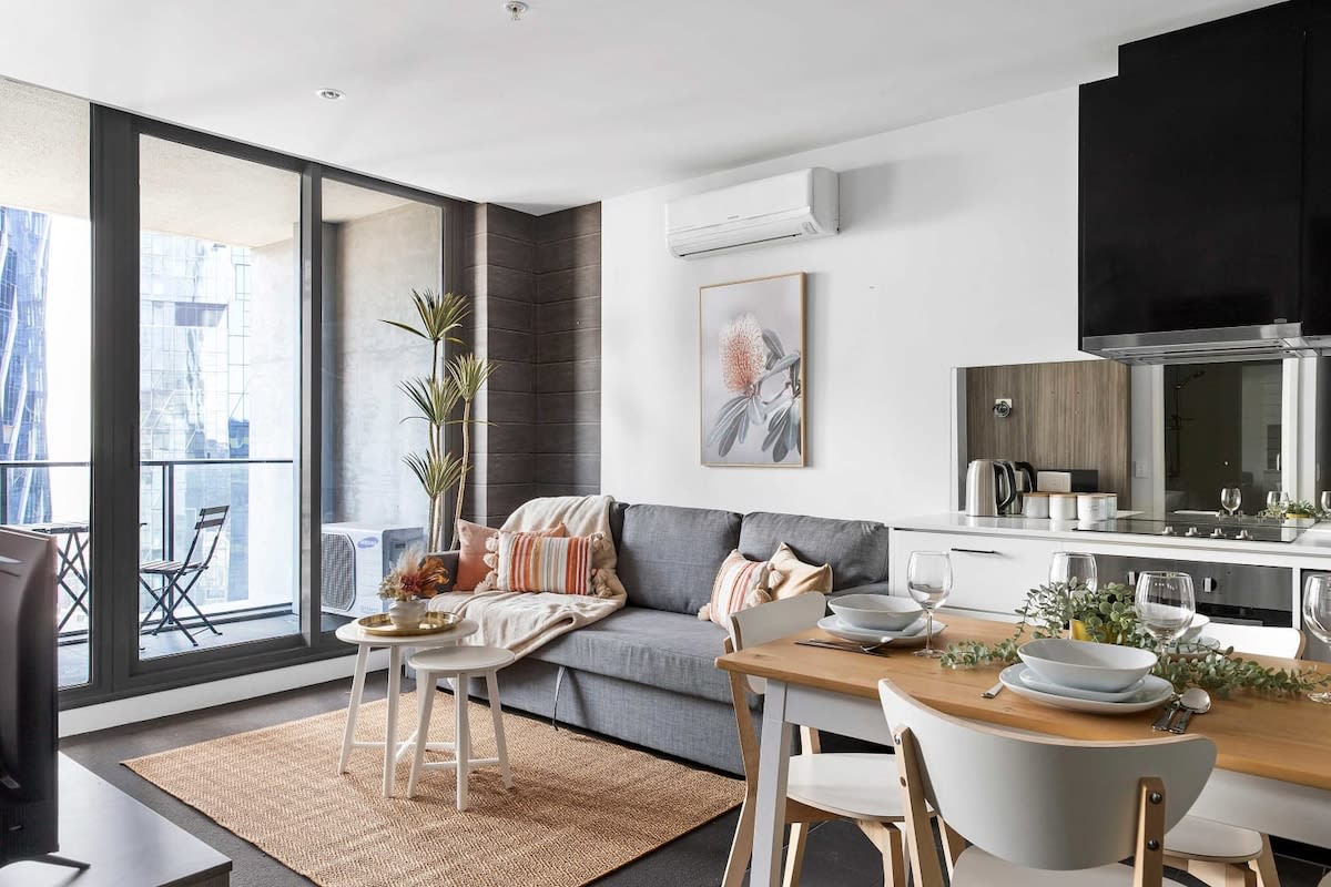 A Cozy 2BR Apt on Spencer St with FREE Parking — Melbourne, Victoria — vacation rental