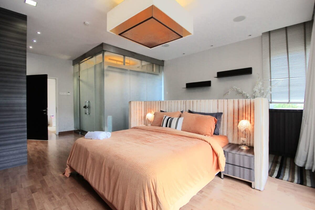 Stylish 4BR Retreat with Gazebo & Garden Oasis — Cheras, Selangor — vacation rental